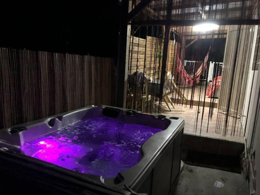Logement Dans Un Lieu Calme Et Verdoyant A Proximite De Tout Avec Jacuzzi!!! Basse-Terre Luaran gambar