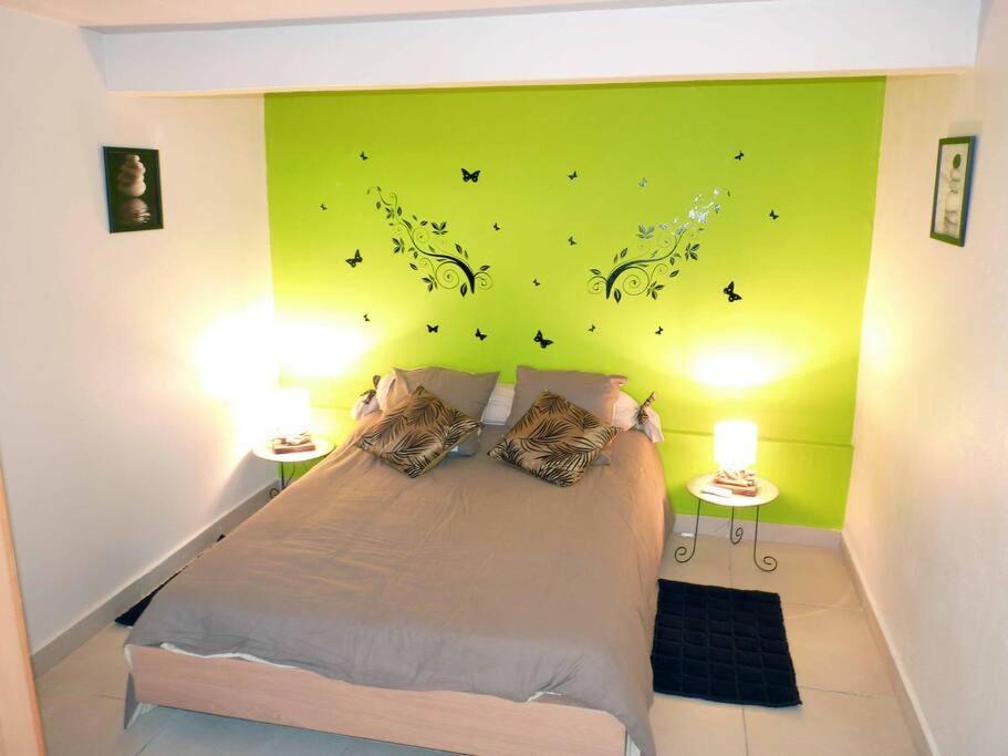 Logement Dans Un Lieu Calme Et Verdoyant A Proximite De Tout Avec Jacuzzi!!! Basse-Terre Luaran gambar